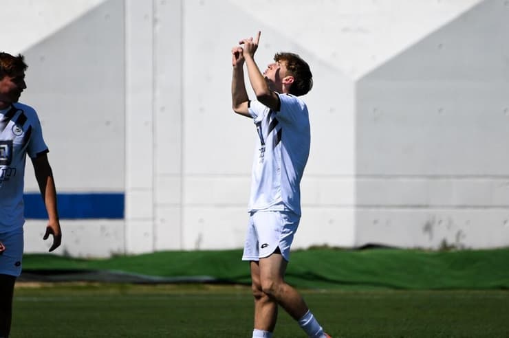 יהב וילדר מקדיש את השער לאחיו