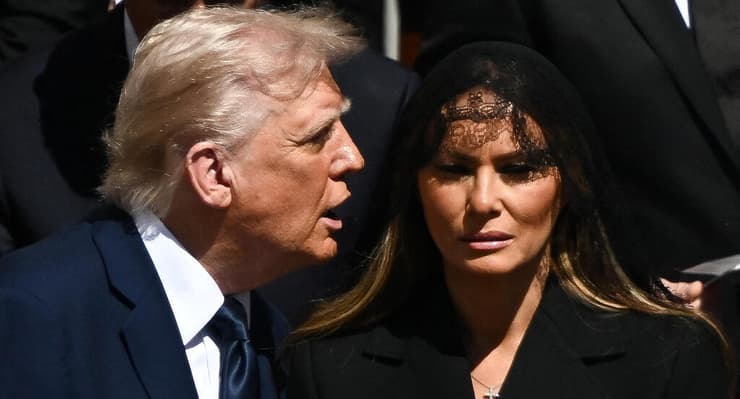 טראמפ ומלניה בהלוויית האפיפיור פרנציסקוס בוותיקן, 13 במאי