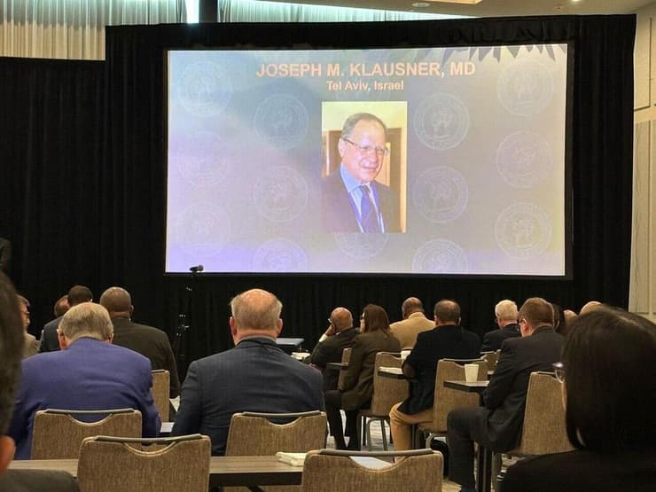 פרופ' יוסף קלאוזנר. פרסומיו כוללים 285 מאמרים מקוריים ומאות הרצאות בכנסים בינלאומיים פרופ' יוסף קלאוזנר