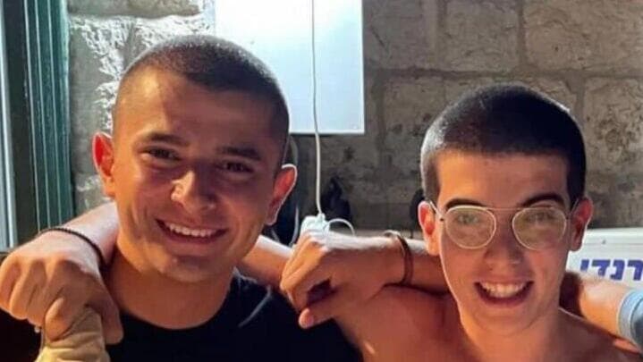 עידו טסטה ועידו וולוך. כל הזמן יחד סמ"ר עידו טסטה ז"ל ו סרן עידו וולוך ז"ל חברים טובים נהרגו במלחמת חרבות ברזל בהפרש של שנה