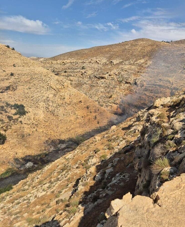 השריפה בנחל פרת (צילום: דוברות המשטרה) זירת השריפה בנחל פרת