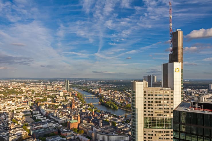 מגדל קומרצבנק בפרנקפורט (צילום: manfredxy, shutterstock) מגדל קומרצבנק בפרנקפורט