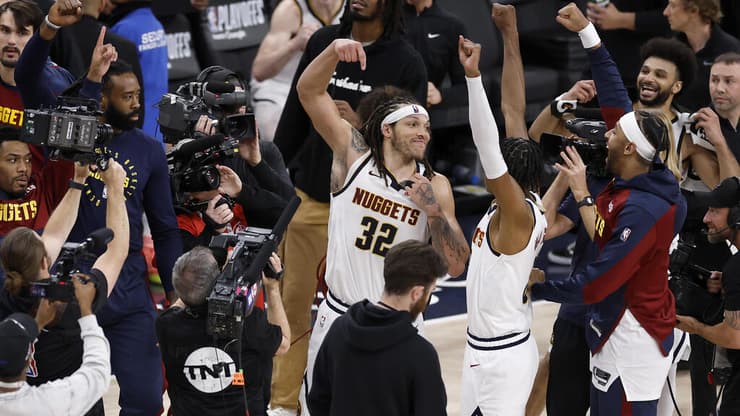 גורדון חוגג את הדאנק (צילום: Ronald Martinez/Getty Images) ארון גורדון