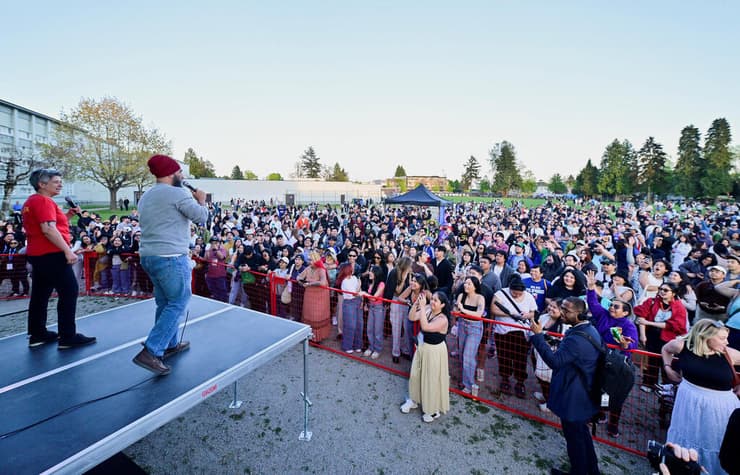 מנהיג מפלגת NDP ב קנדה ג'גמיט סינג ב פסטיבל לאפו לאפו ב ונקובר קנדה 26 באפריל לפני דריסה שהייתה שם
