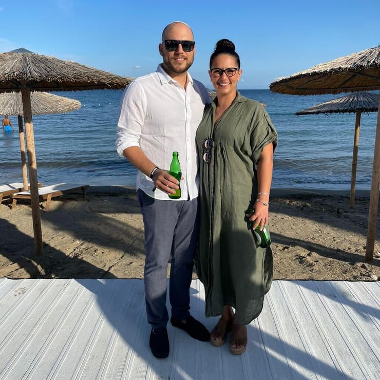 "הוא הפך אותי לגרסה הכי טובה של עצמי, ואני עדיין אוהבת אותו, המעריצה מספר 1 שלו". ליהי ודניאל בימים אחרים (צילום: אלבום פרטי) ליהי לוי אינגבר, אלמנתו של ד"ר דניאל לוי לודמיר