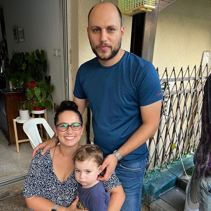 "אבא מדהים לילדים שלי". ליהי לוי אינגבר, ד"ר דניאל לוי לודמיר ז"ל, ובנם ליאם (צילום: אלבום פרטי) ליהי לוי אינגבר, אלמנתו של ד"ר דניאל לוי לודמיר, ובנם ליאם