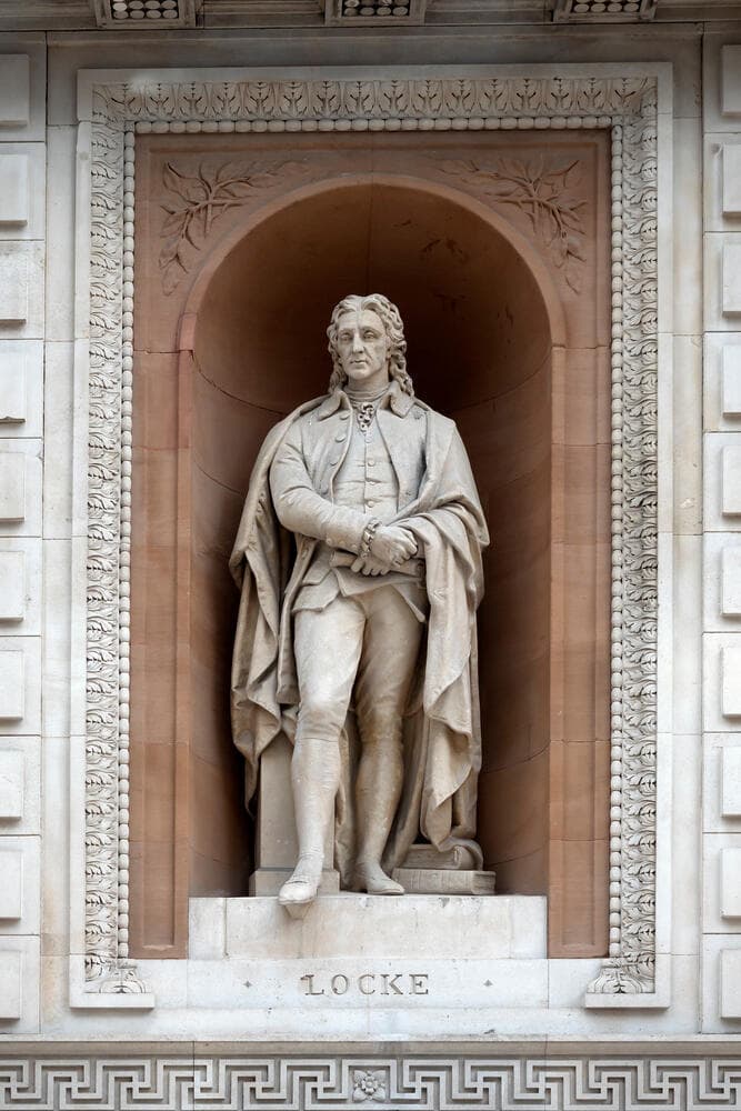 פסלו של ג'ון לוק בלונדון