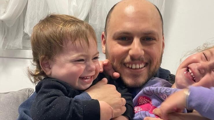 ד"ר דניאל לוי לודמיר, שנרצח במרפאת בארי, וילדיו אמה וליאם