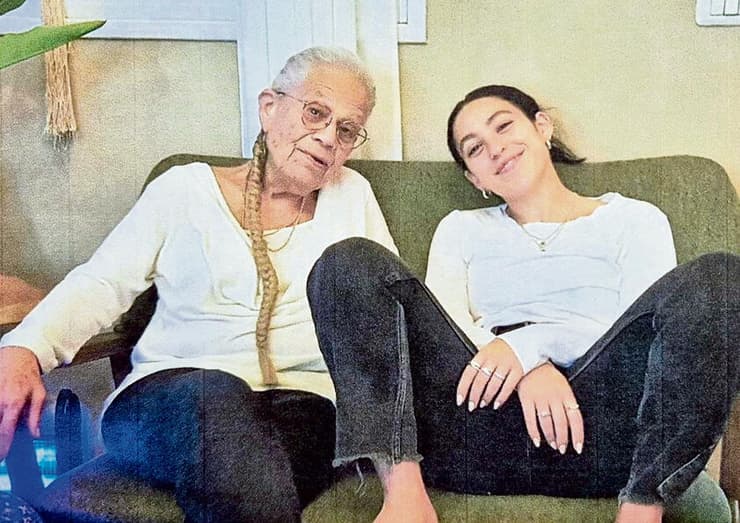 "הקירבה הפיזית איפשרה לנו זמן יחד. הרגשתי פתאום צעירה". ורדה קופר ועדי מרגלית ז"ל (צילום: מתוך אלבום משפחתי) yk14350317