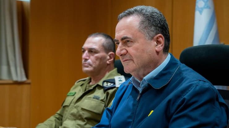 שר הביטחון ישראל כ"ץ בפגישה עם חברי פורום המטה הכללי של צה"ל, עם הרמטכ"ל אייל זמיר, לקראת יום הזיכרון לחללי מערכות ישראל ולנפגעי פעולות האיבה