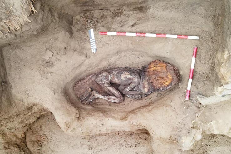 שרידי האישה, שהשתמרו להפליא והתגלו באתר הקדוש אספרו בפרו