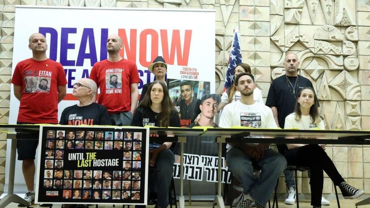 הצהרה באנגלית בסימן ״100 ימים לכהונת הנשיא טראמפ״