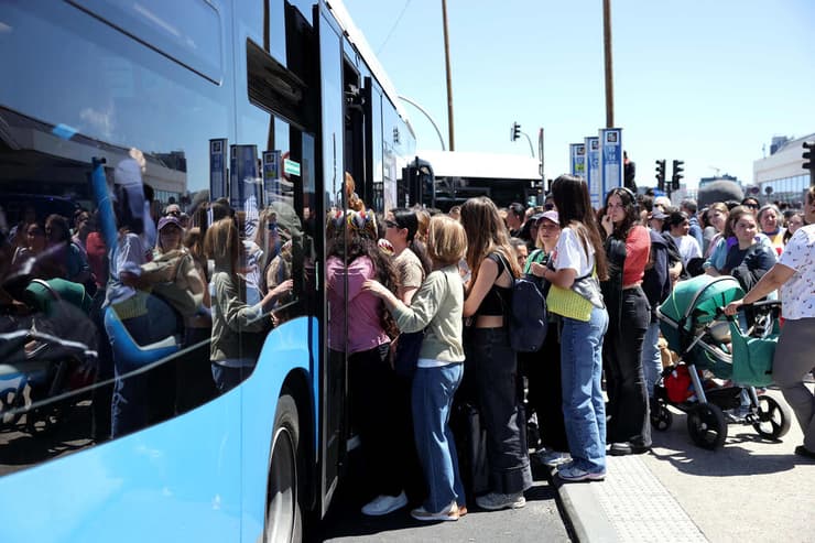 בתור לאוטובוס מדריד ספרד הפסקת חשמל
