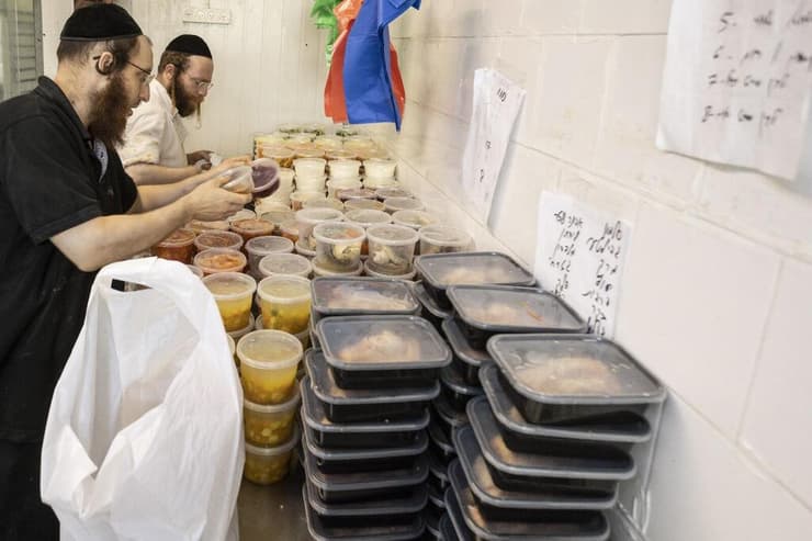 כל המנות מגיעות ארוזות ללא סימון או לוגו של העמותה (צילום: באדיבות עמותת "בית התבשיל") כל המנות מגיעות ארוזות ללא סימון או לוגו של העמותה