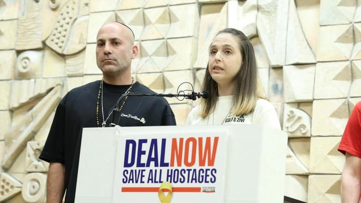 דורון שטיינברכר בהצהרה באנגלית בסימן ״100 ימים לכהונת הנשיא טראמפ״