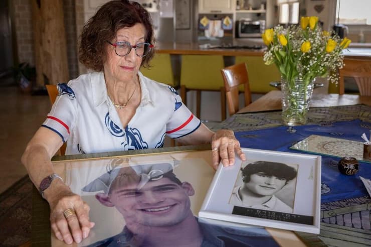 בת שבע כהן, אחיה ירמי כורם נפל בקרב בשנת 1970, בנה ירמי כהן נפל באסון המסוקים (צילום: אלי דסה) בת שבע הכהן, אחות שכולה ו אם שכולה אחיה ירמי כורם נפל ב קרב ב שנת 1970 בנה ירמי הכהן נפל ב אסון ה מסוקים ב 1997