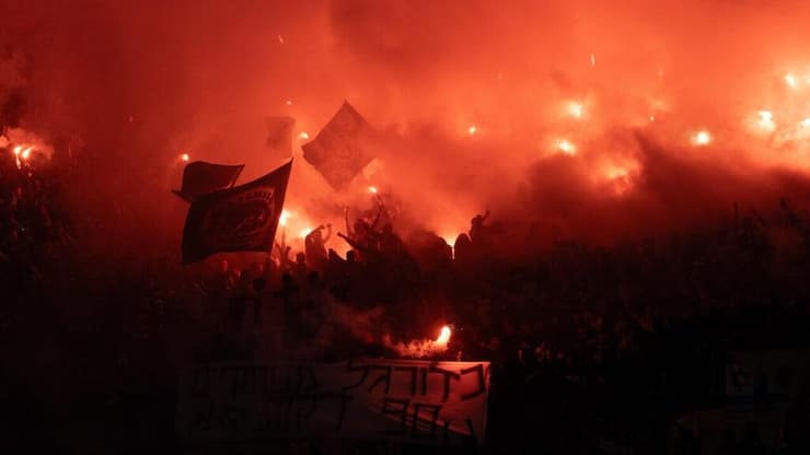 האבוקות ביציעי טדי