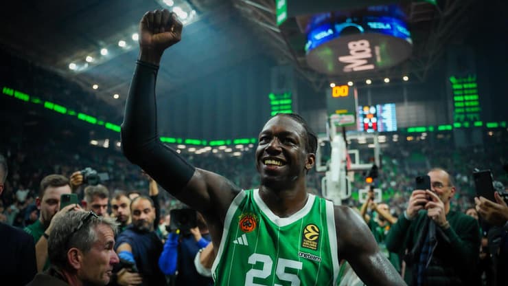 שחקן פנאתינייקוס קנדריק נאן