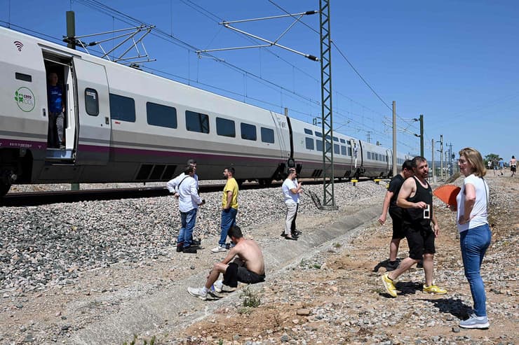 מחוץ לרכבת שנתקעה ליד קורדובה ספרד
