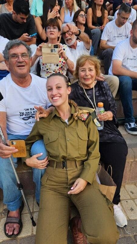 מאז מה שקרה הכול השתנה, החיוך הוא לא אותו חיוך". דליה ויורם נאמן ונועם אברמוביץ ז"ל (צילום: אלבום פרטי ) מאז מה שקרה הכול השתנה, החיוך הוא לא אותו חיוך". דליה ויורם נאמן ונועם אברמוביץ ז"ל
