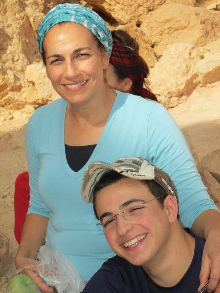 בת גלים שער יחד עם בנה גיל-עד ז"ל