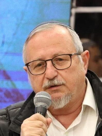 יהושע שני (תאיר שורץ) יהושע שני