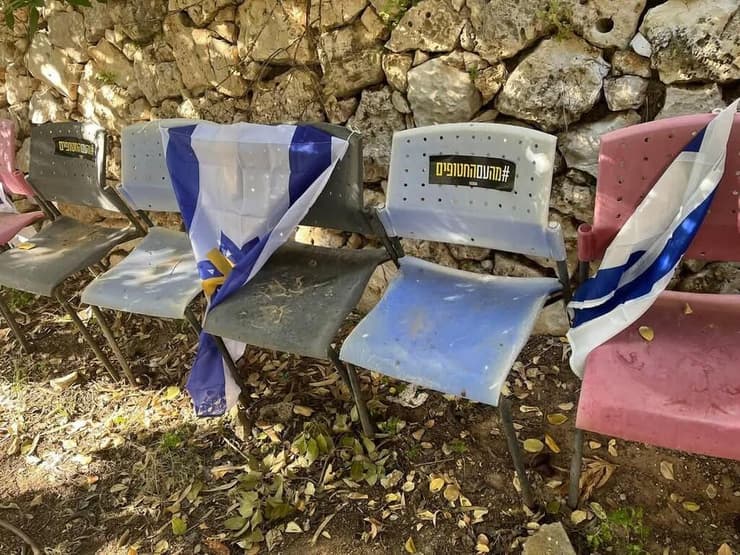 כתובות נאצה שנכתבו על קיר הבית כנסת הרפורמי בנתניה 