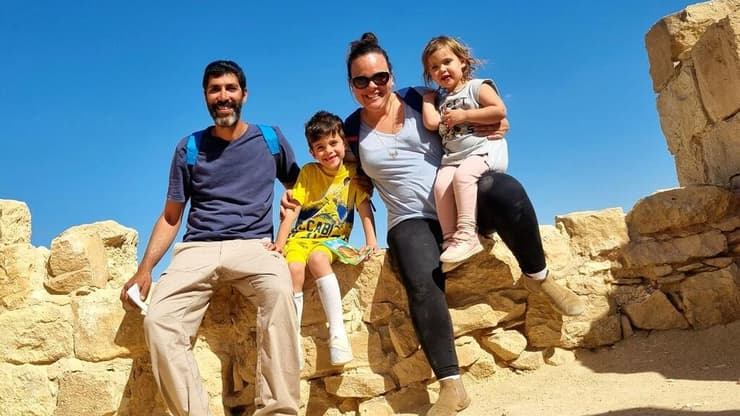 תמיר אדר ז"ל ומשפחתו (צילום: אלבום משפחתי) תמיר אדר ז"ל ומשפחתו