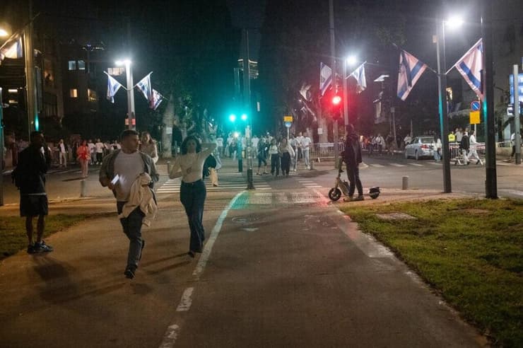 תיעוד בריחת הציבור בעקבות חשד לאירוע ביטחוני בהבימה 