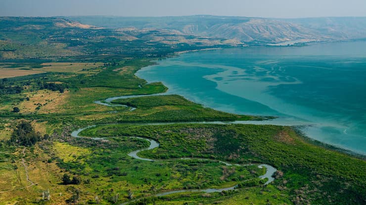 שפך נהר הירדן לכינרת ( צילום: ישראל ברדוגו) שפך נהר הירדן לכנרת