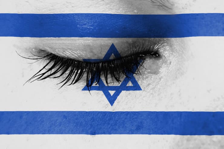 "הרגשות ממשיכים לפעול, אבל הם לא מוחצנים. אנחנו לא מרגישים אותם באותה עוצמה" (צילום: shutterstock) עצב ישראלי