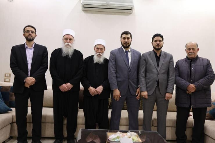 נציגי המשטר ובכירים דרוזים בפגישה אחרי העימותים בג'רמאנה הסכם בין נציגי המשטר ב סוריה לבכירי העדה הדרוזים בעקבות המהומות ב ג'רמאנה