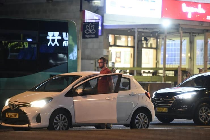 צפירה ליום הזיכרון במרכז זיו בחיפה