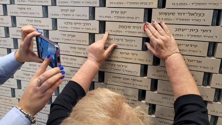 דניס שבצוב, מתנדב משטרה שנדרס למוות ב-2024, והאימא ז'אנה שבצוב