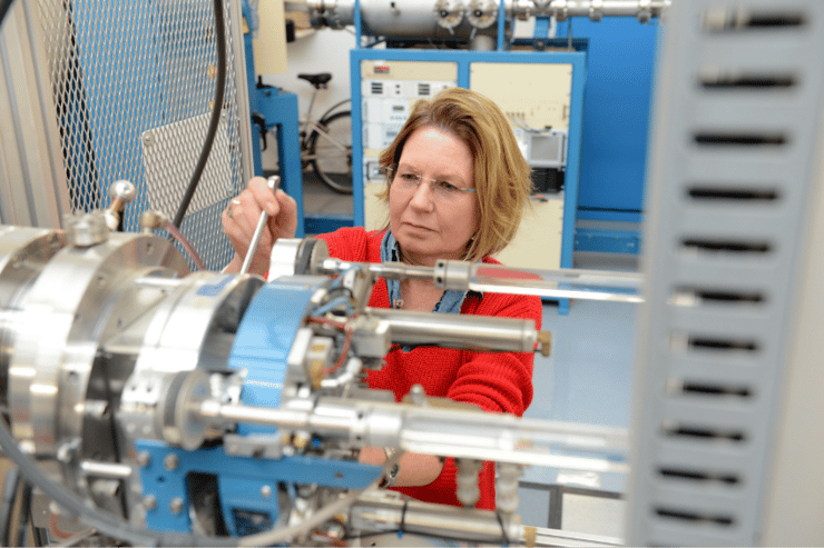 אנו קוראים את השפה של האיזוטופים והאטומים, וכל הזמן מבינים אותה טוב יותר. אליזבטה בוארטו במאיץ 