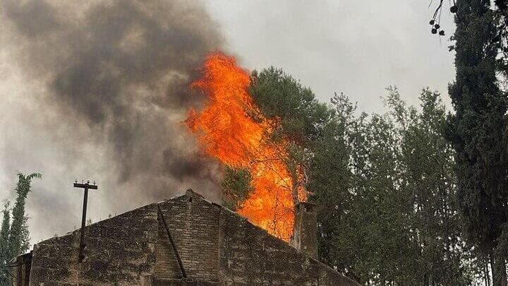 שריפה במנזר לטרון