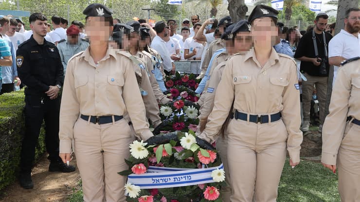 טקס יום הזיכרון בבית העלמין הצבאי בלוד (צילום: יריב כץ) טקס יום הזיכרון בבית העלמין הצבאי בלוד