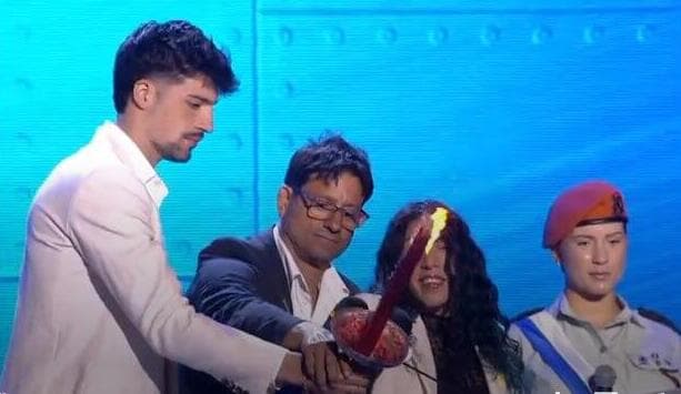 סמדג'ה בטקס הדלקת המשואות בהר הרצל (צילום: לע"מ) דני אבדיה, גל חמרני ואורן סמדג'ה משיאים משואה בטקס הממלכתי בהר הרצל