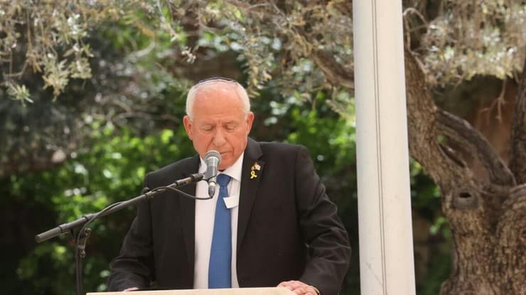 האם דילג על ישיבת הממשלה? אין תשובה. דיכטר (צילום: מוטי קמחי) טקס יום הזיכרון בבית העלמין קריית שאול