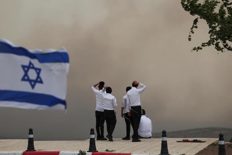 השריפה בנווה אילן (צילום: REUTERS/Ronen Zvulun) נווה אילן