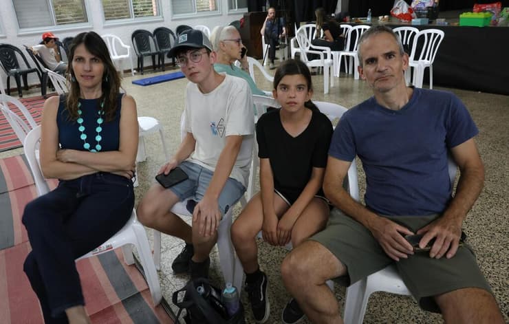 מפונים מנוה שלום לטל שחר בעקבות שריפת הענק