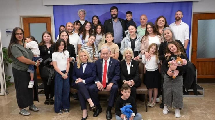 ראש הממשלה ורעייתו נפגשו עם משפחות שכולות לרגל יום הזיכרון