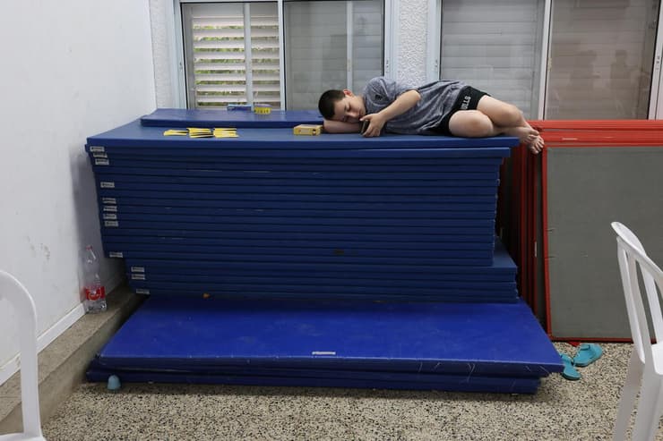 מפונים מנוה שלום לטל שחר בעקבות שריפת הענק