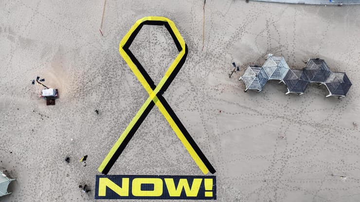 יוצאי יחידות מיוחדות בקריאה להשבת החטופים מול שגרירות ארה"ב בת"א