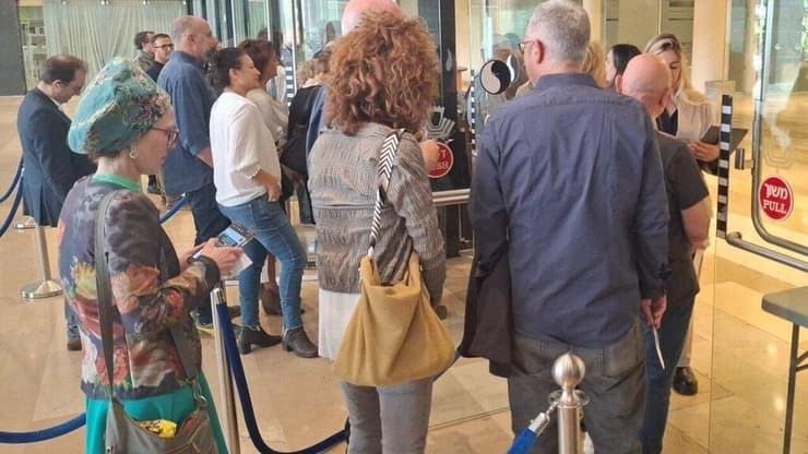 תורי הבידוק בכניסת לאירועים הרשמיים שב"כ הפעיל לראשונה מכונות שיקוף ייחודיות