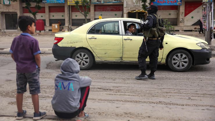 פריסה של כוחות סוריים שמאבטחים אזור בפרבר בדמשק