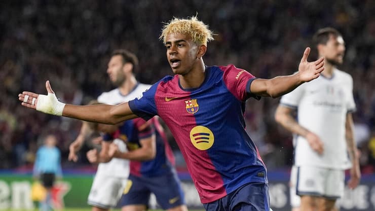 לאמין ימאל (AP Photo/Emilio Morenatti) שחקן ברצלונה לאמין ימאל