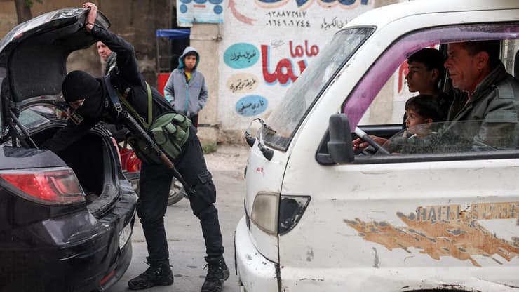 פריסה של כוחות סוריים שמאבטחים אזור בפרבר בדמשק