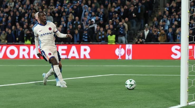 ניקולס ג'קסון כובש (רויטרס) ניקולס ג'קסון כובש