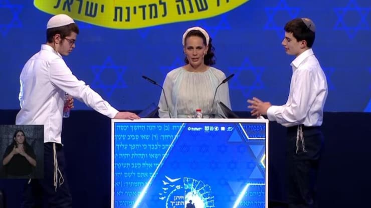 מתמודדי גמר חידון התנ"ך העולמי - אילן רם מצד ימין, אלעד יניר משמאל